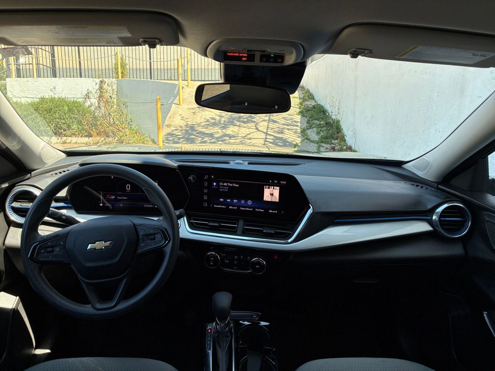 Used 2025 Chevrolet Trax LT image 32