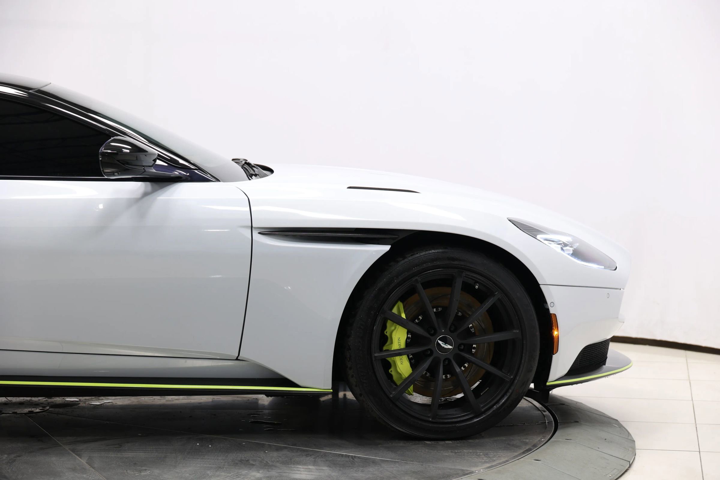 Used 2020 Aston Martin DB11 AMR image 59