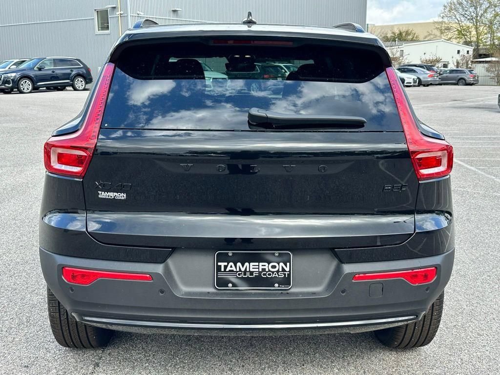 New 2026 Volvo XC40 B5 Ultra w/ Protection Package Premier AWD/4WD image 3