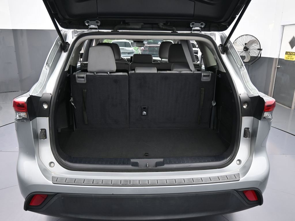 Used 2022 Toyota Highlander L image 37