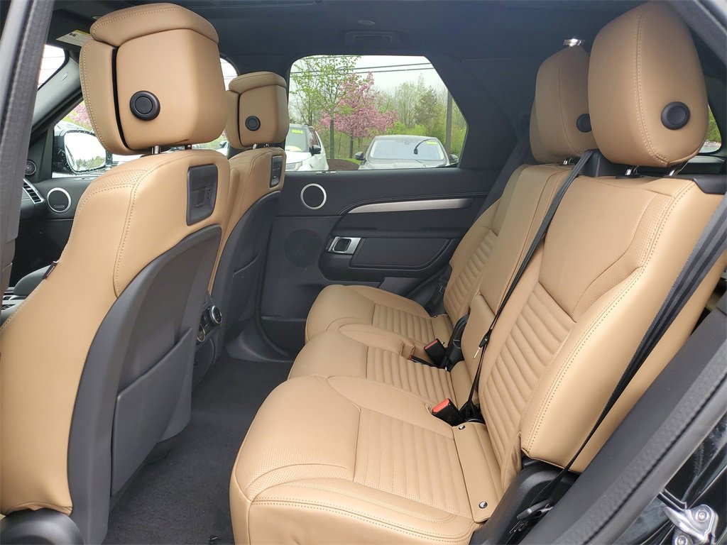 New 2025 Land Rover Discovery Dynamic SE image 32