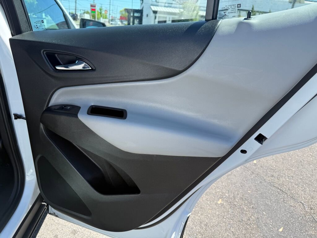 Used 2021 Chevrolet Equinox LS FWD image 25