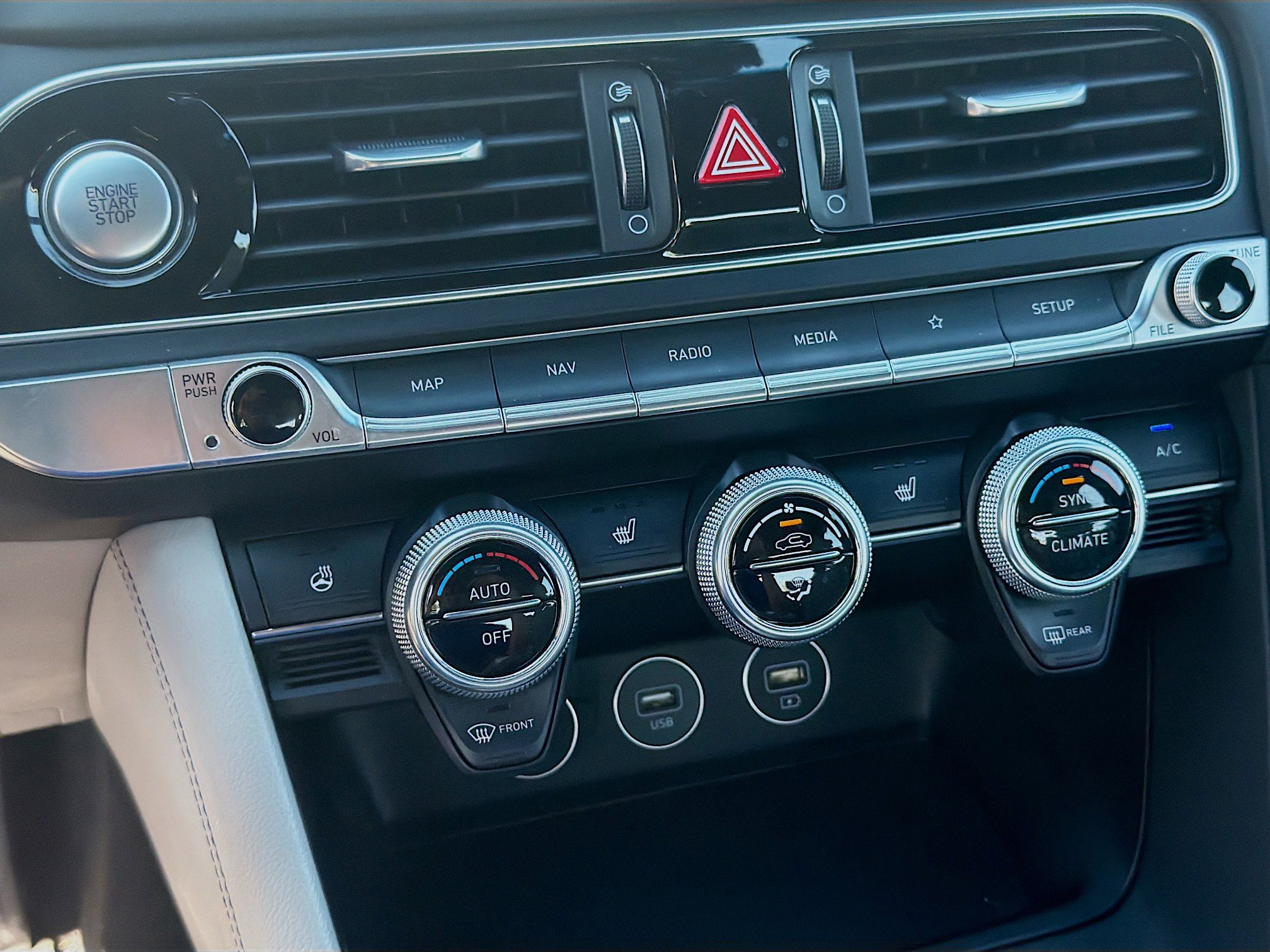 Used 2022 Genesis G70 3.3T image 15