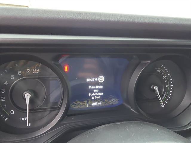 Used 2025 Jeep Wrangler Unlimited Sahara w/ Safety Group image 18