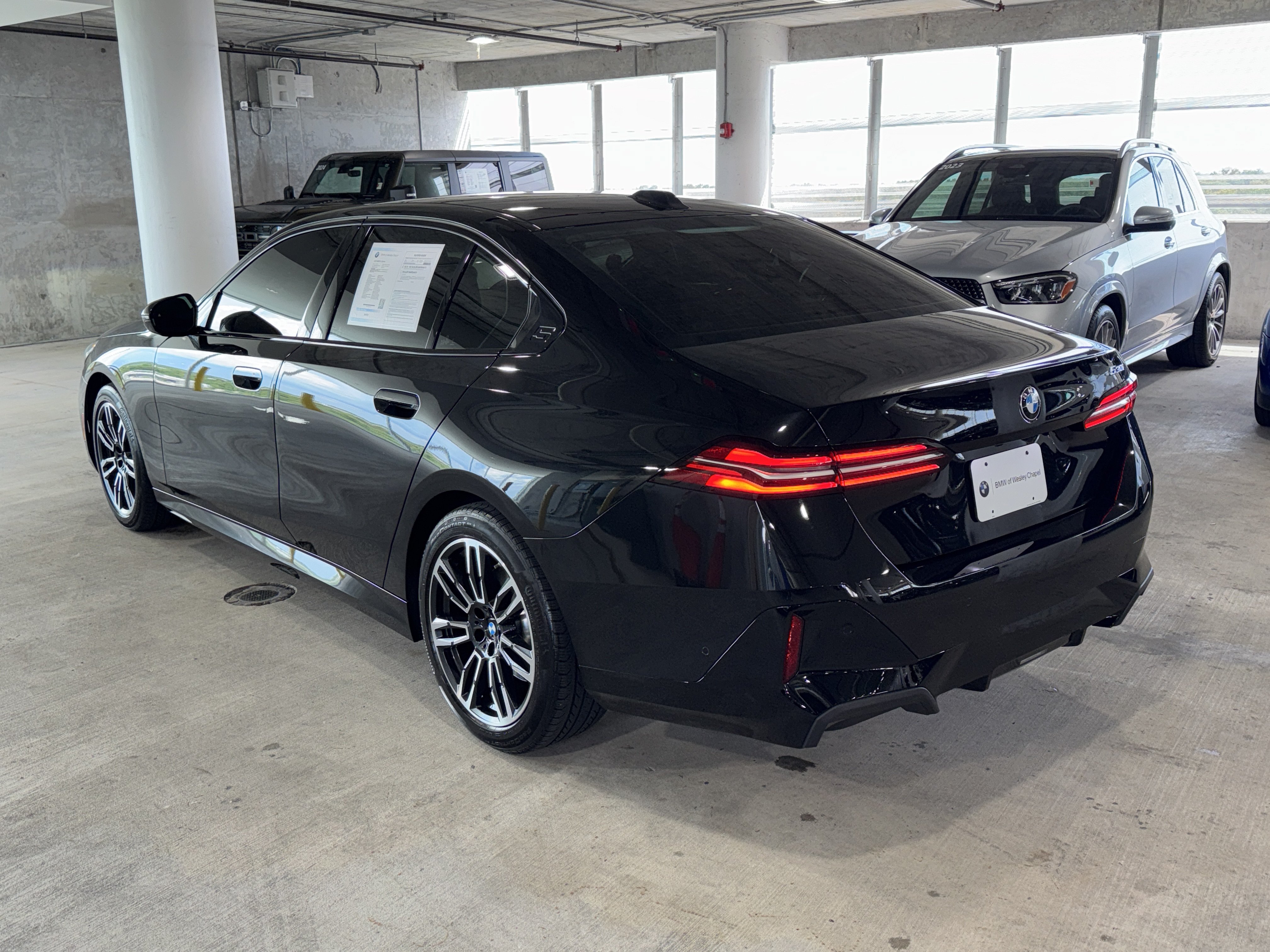 Used 2025 BMW 530i w/ M Sport Package RWD image 6