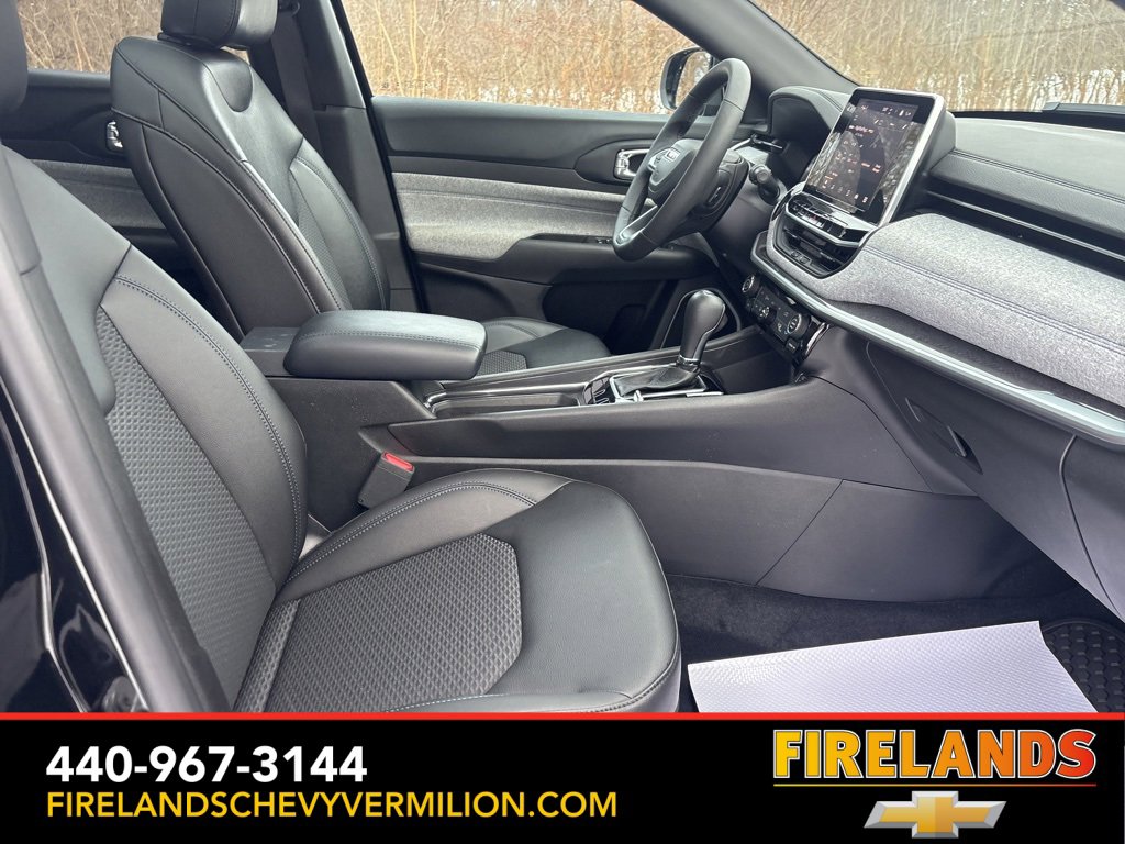 Used 2025 Jeep Compass Latitude w/ Sun & Sound Group image 32