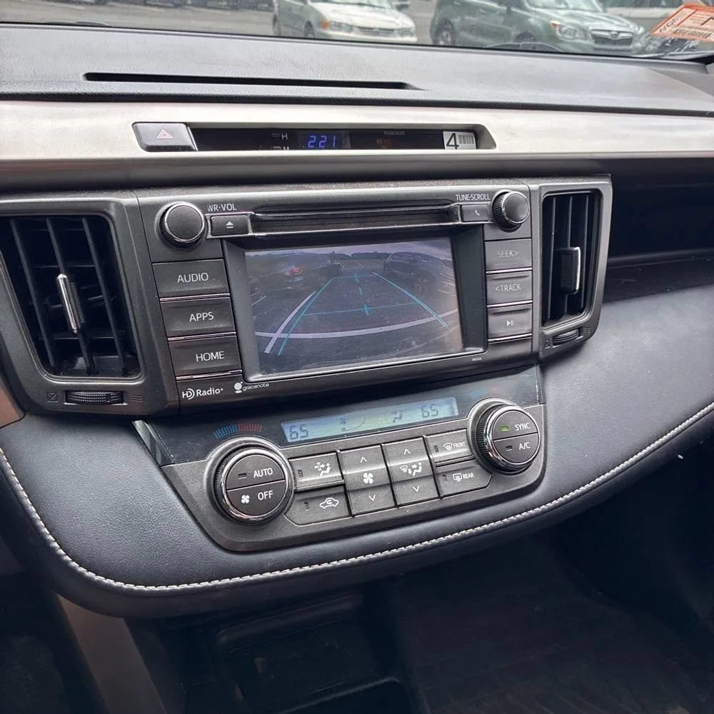 Used 2014 Toyota RAV4 XLE AWD/4WD image 29