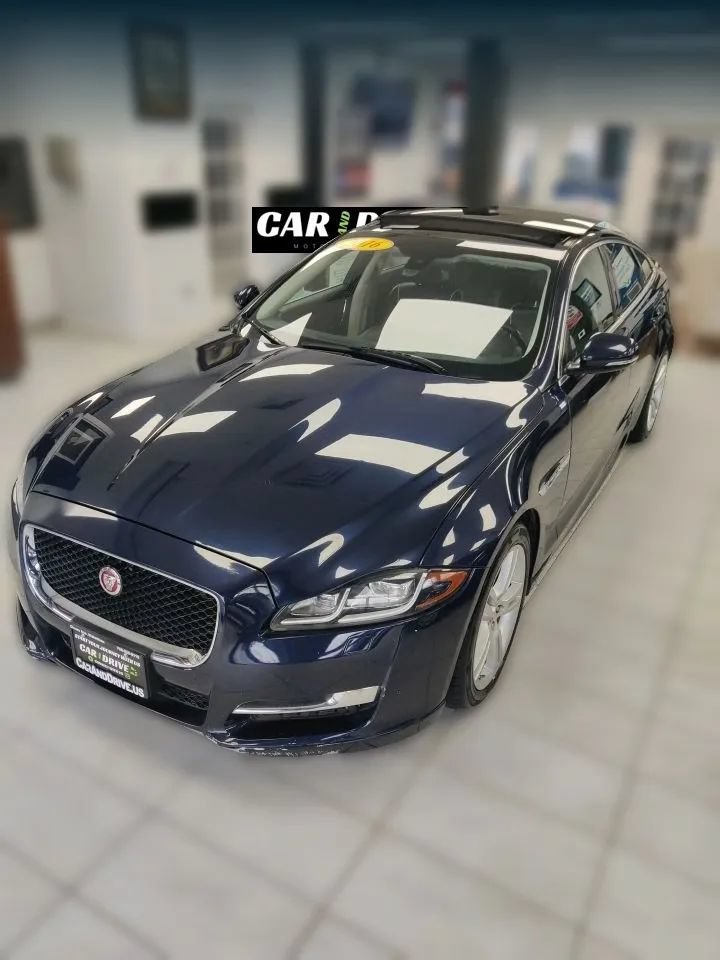 Used 2016 Jaguar XJ AWD/4WD image 8