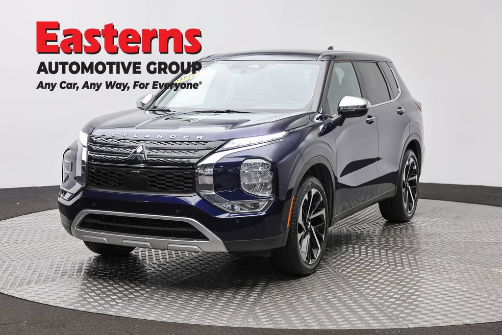 Used 2023 Mitsubishi Outlander SE AWD/4WD image 1