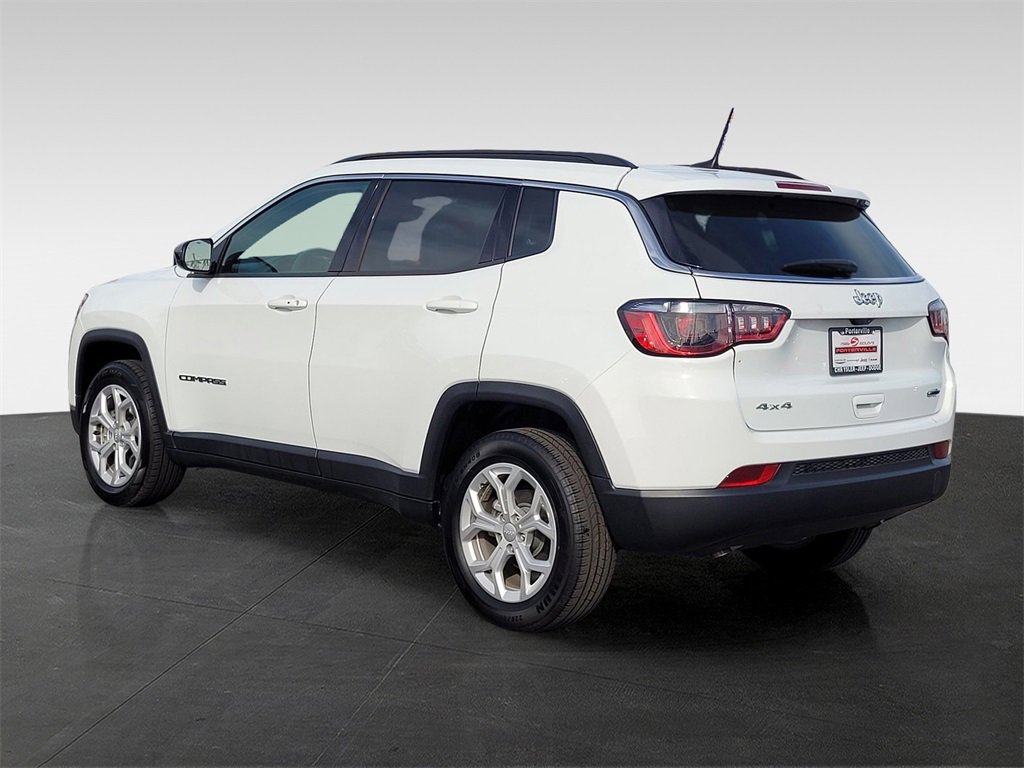 Used 2024 Jeep Compass Latitude image 6