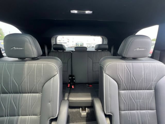 Used 2025 Buick Enclave Avenir w/ LPO, Floor Liner Package AWD/4WD image 23