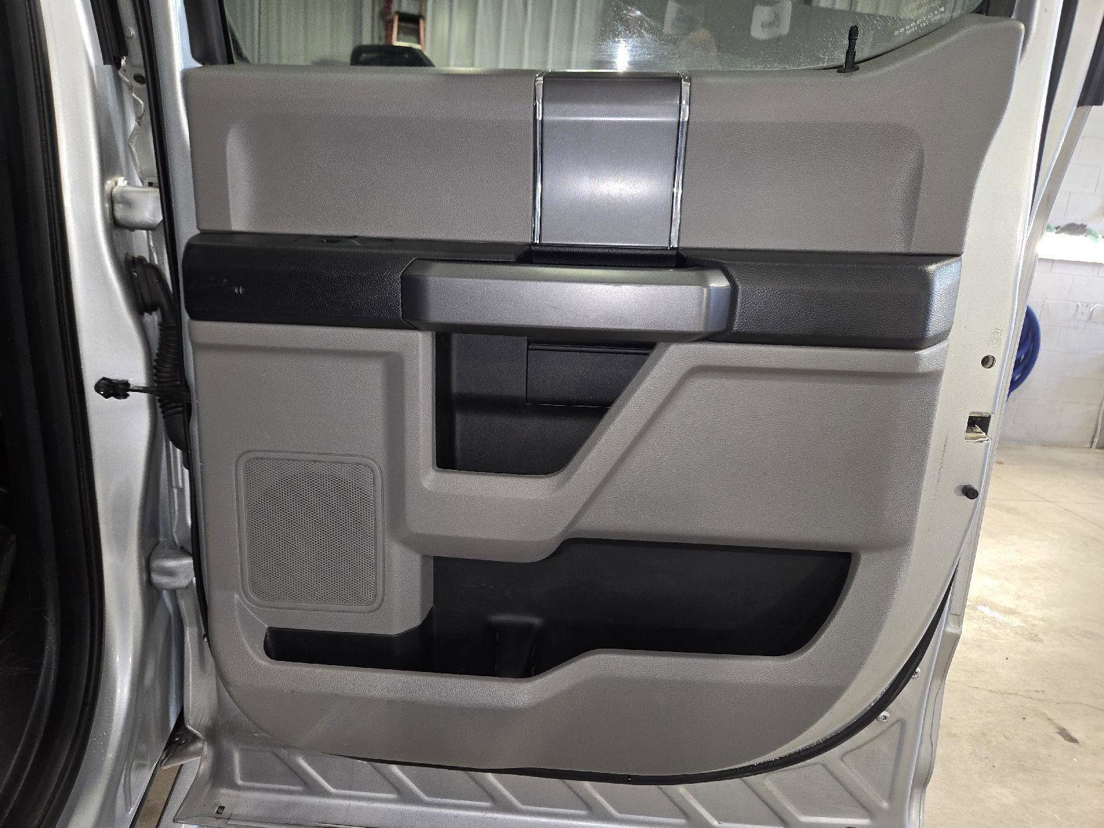 Used 2017 Ford F250 XLT w/ XLT Premium Package image 35