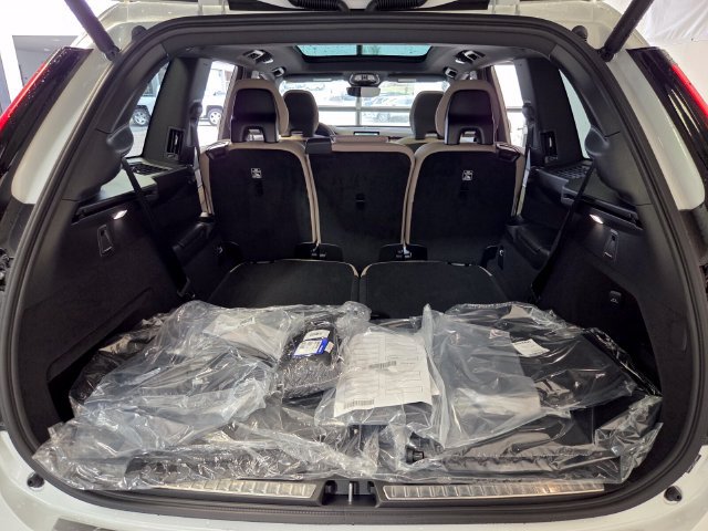 New 2026 Volvo XC90 T8 Plus w/ Protection Package Premier AWD/4WD image 14