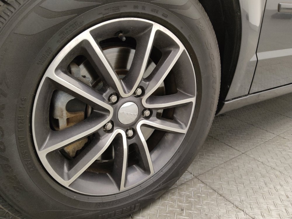 Used 2017 Dodge Grand Caravan SXT image 31