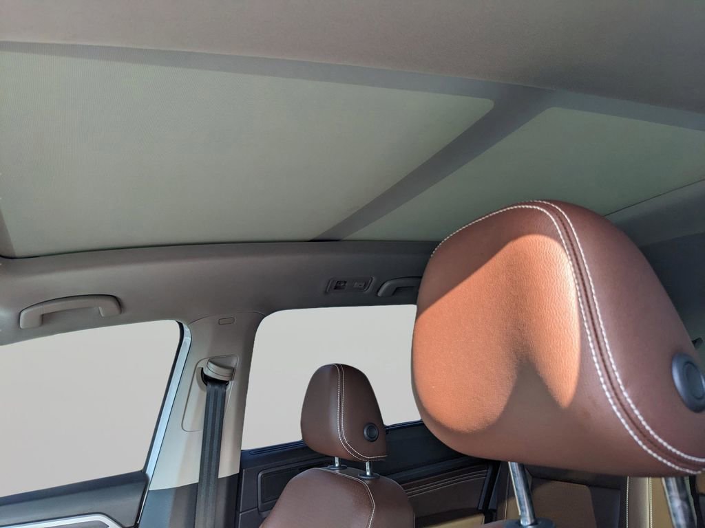 Certified 2023 Volkswagen Atlas SEL R-Line image 22