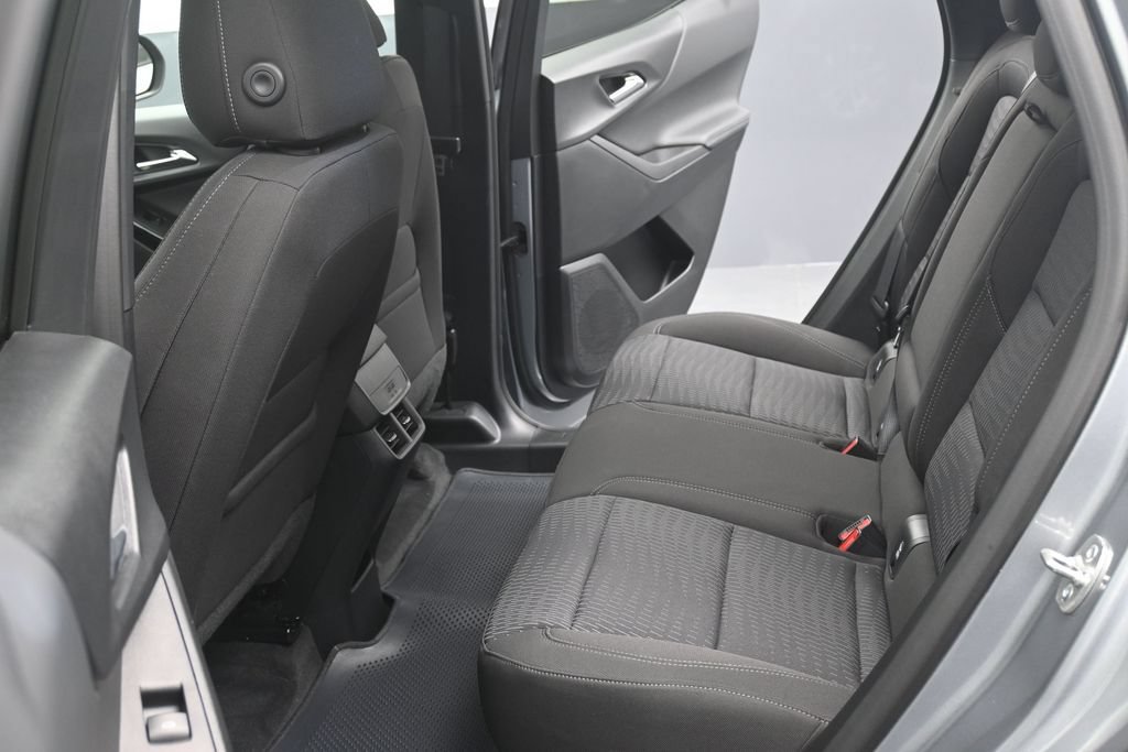 Used 2026 Chevrolet Equinox LT w/ Safety and Technology Package FWD image 13