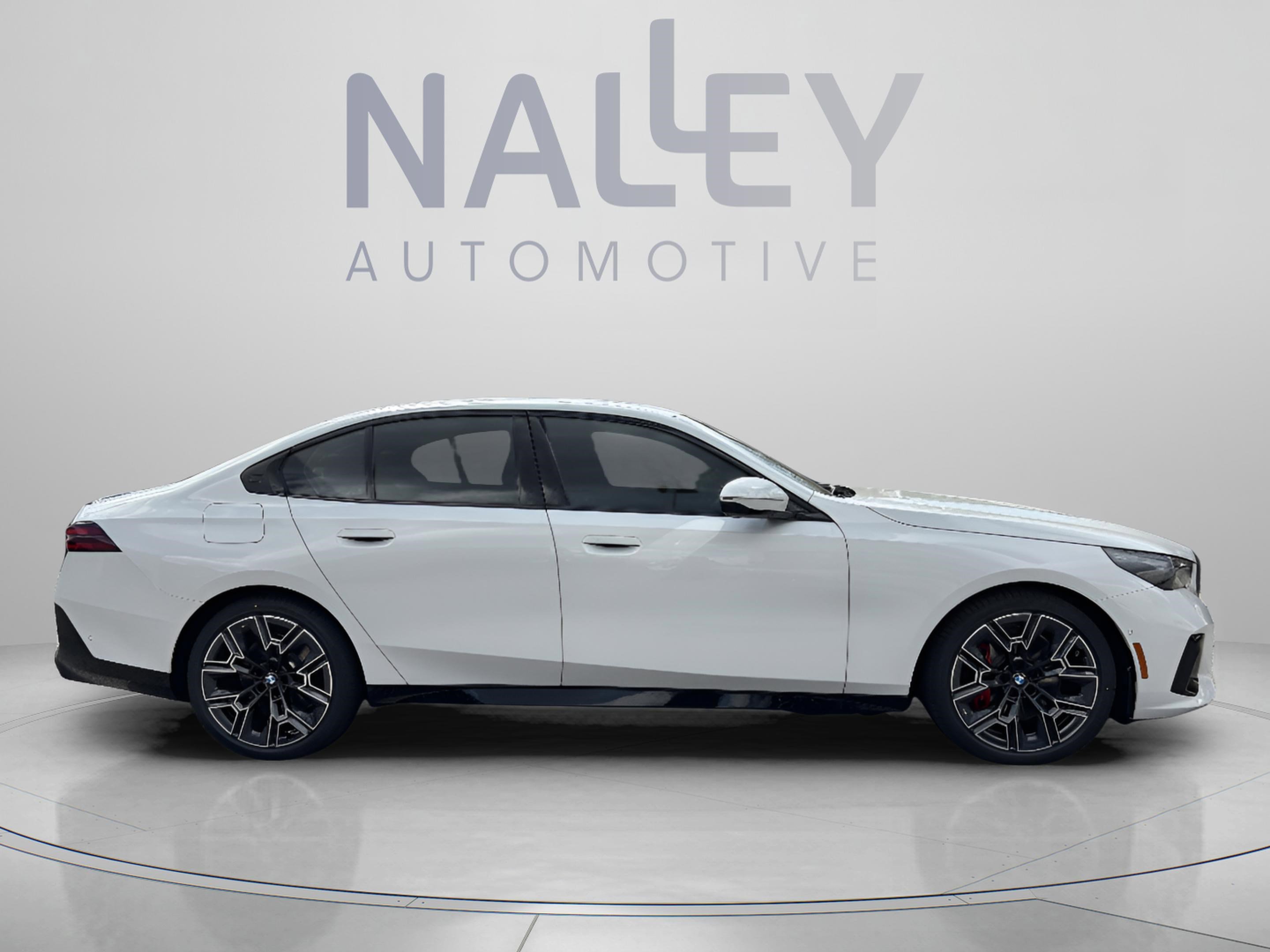 Used 2026 BMW i5 eDrive40 w/ M Sport Package AWD/4WD image 4