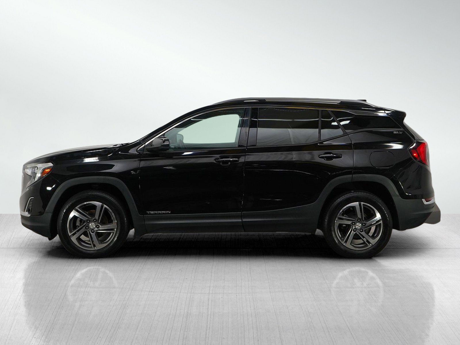 Used 2019 GMC Terrain SLT image 2