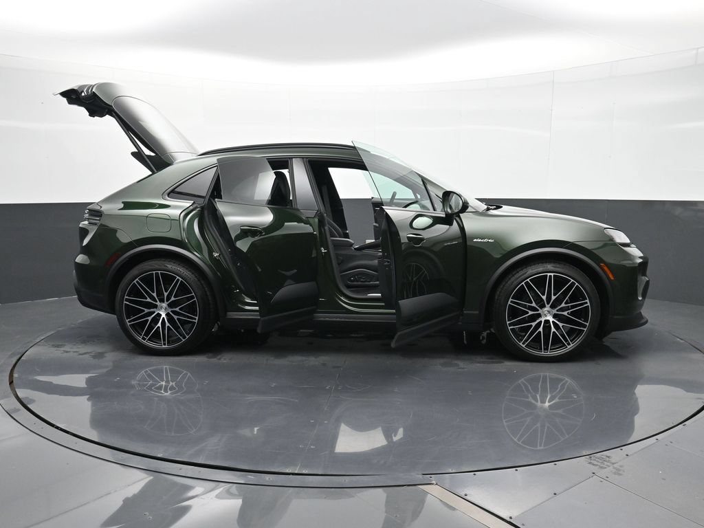 Certified 2025 Porsche Macan Electric RWD image 33