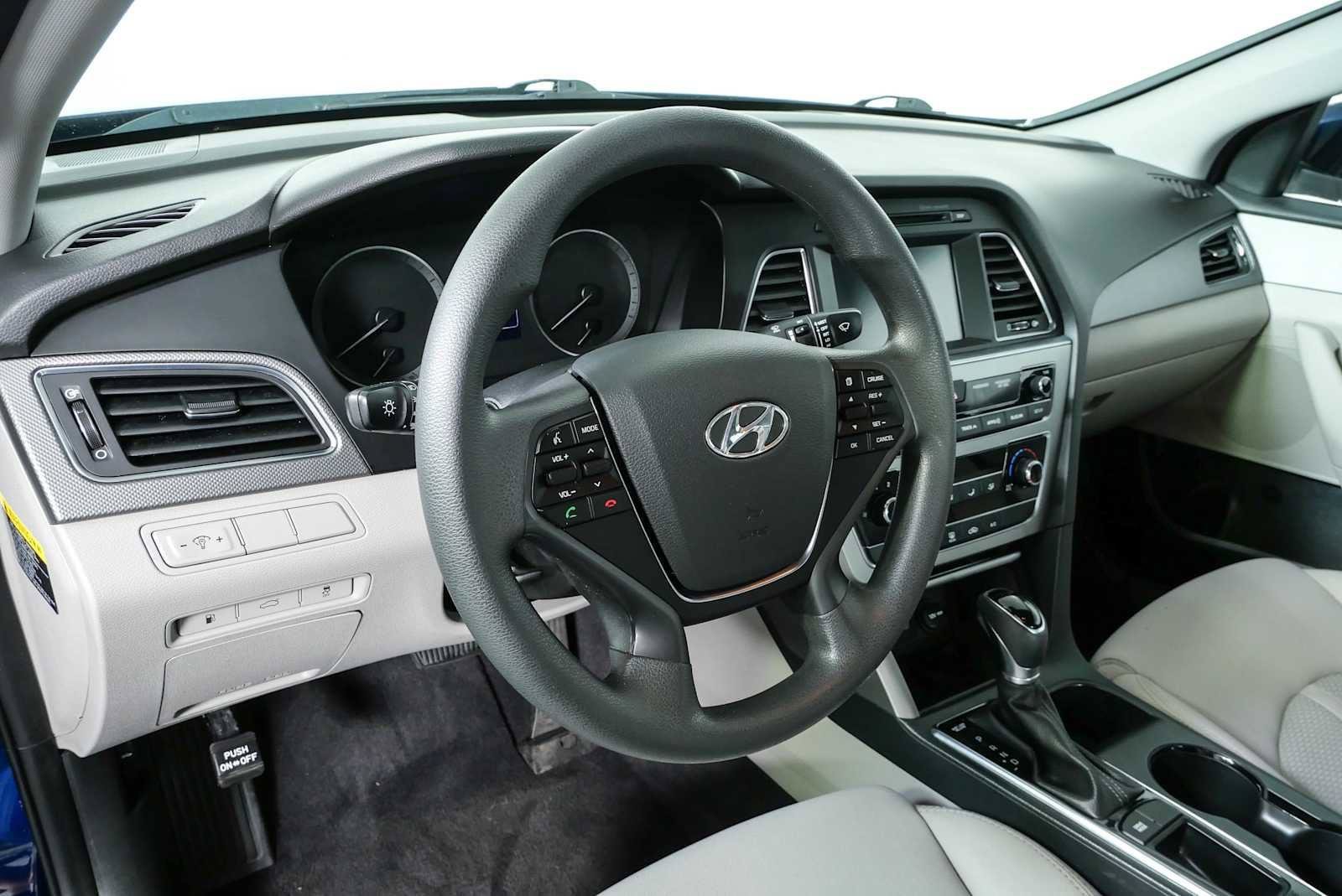 Used 2017 Hyundai Sonata SE FWD image 4