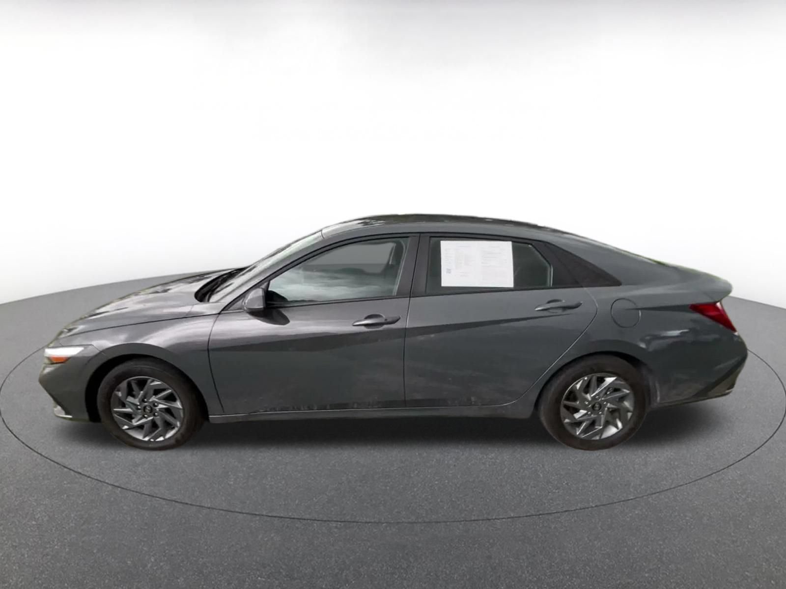 Used 2026 Hyundai Elantra Hybrid FWD image 9