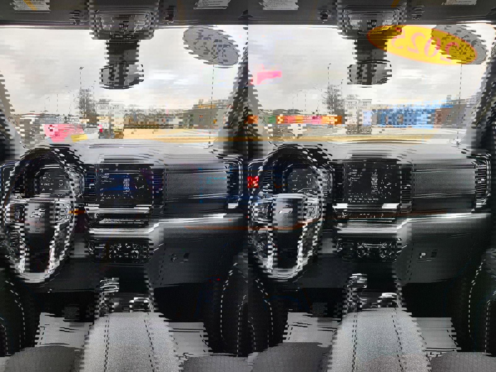 Used 2025 Chevrolet Silverado 1500 LT image 24