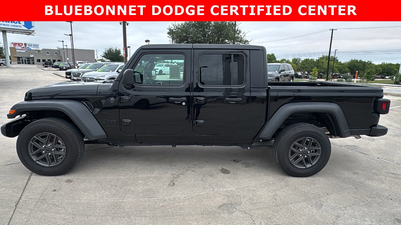 Used 2025 Jeep Gladiator Sport AWD/4WD image 8