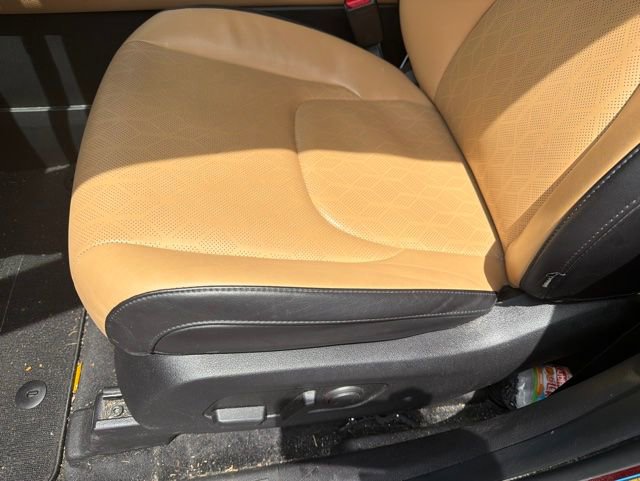 Used 2023 Kia Carnival LX FWD image 9