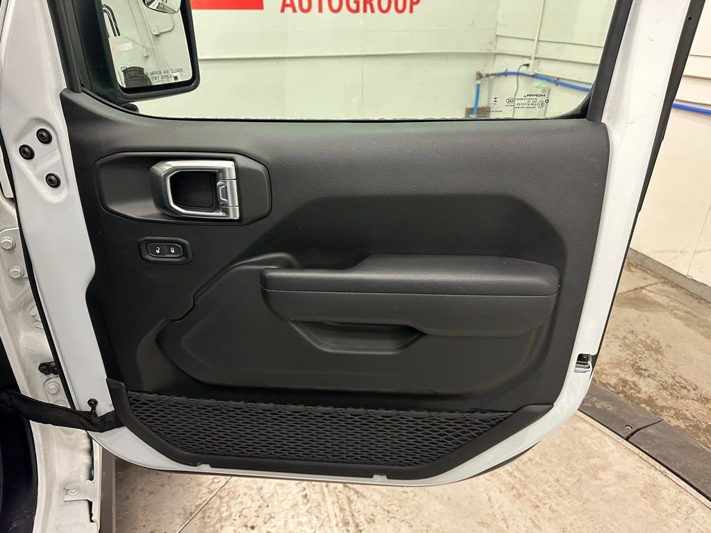 Used 2024 Jeep Wrangler Unlimited image 26
