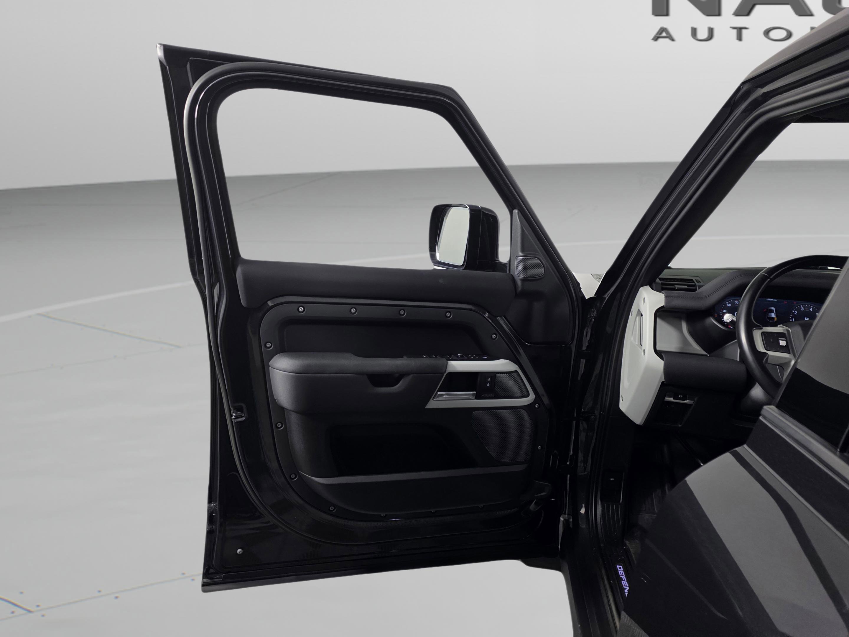 Used 2022 Land Rover Defender 110 X-Dynamic SE image 27