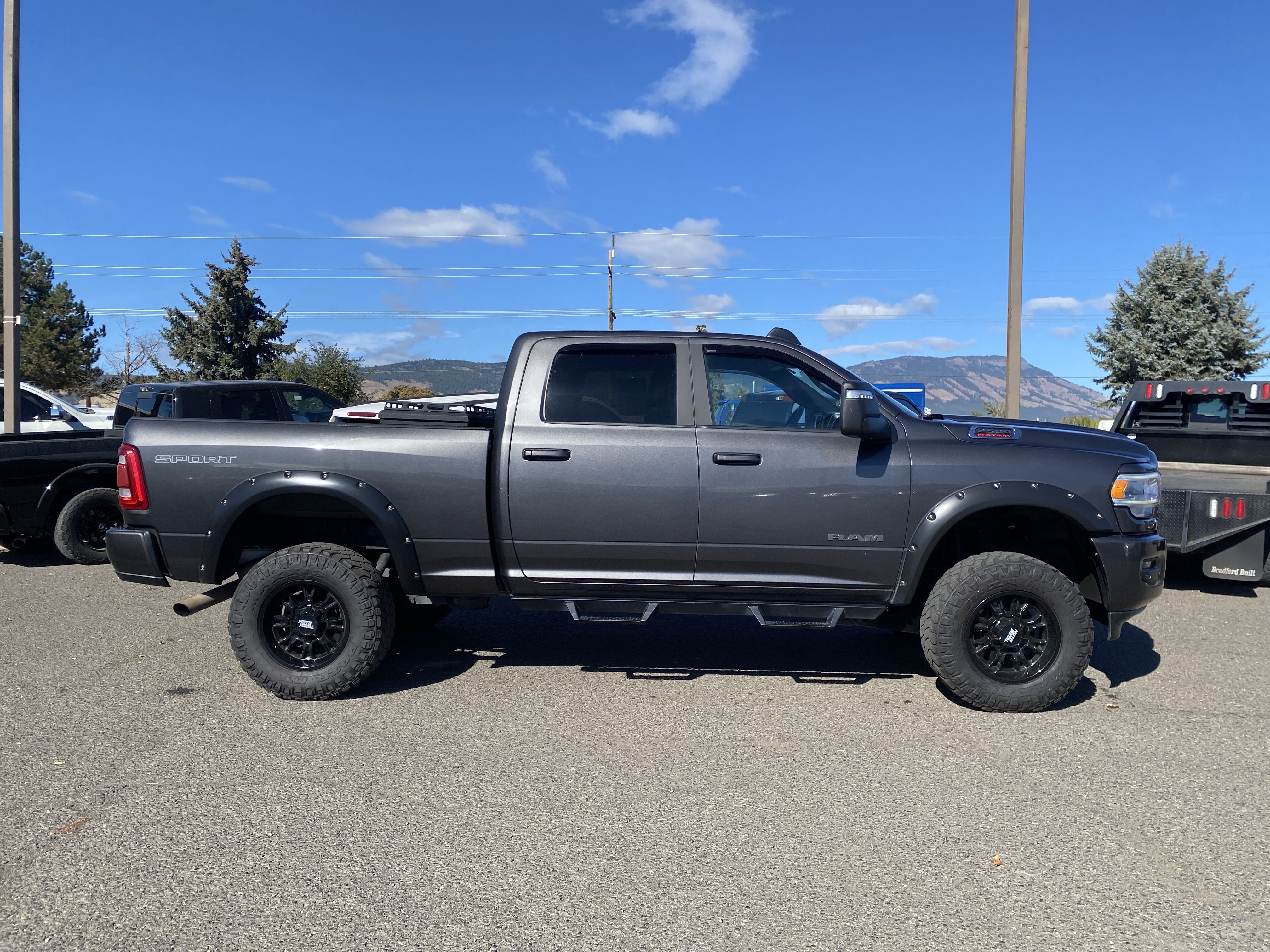 Used 2023 RAM 2500 Big Horn AWD/4WD image 2