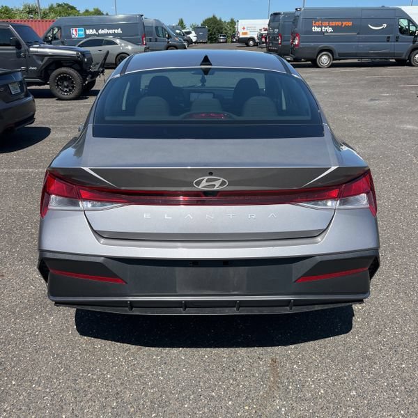 Used 2024 Hyundai Elantra SEL FWD image 11