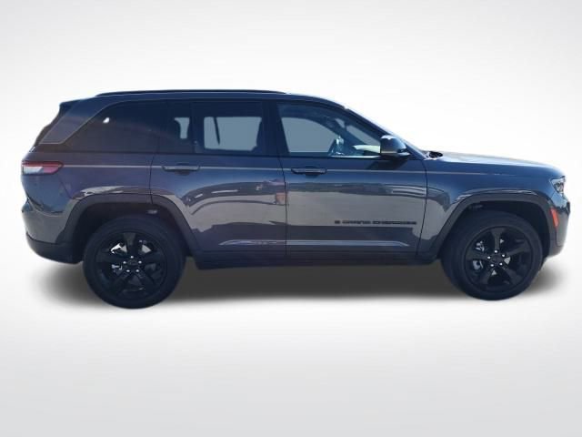 Used 2023 Jeep Grand Cherokee Altitude image 39