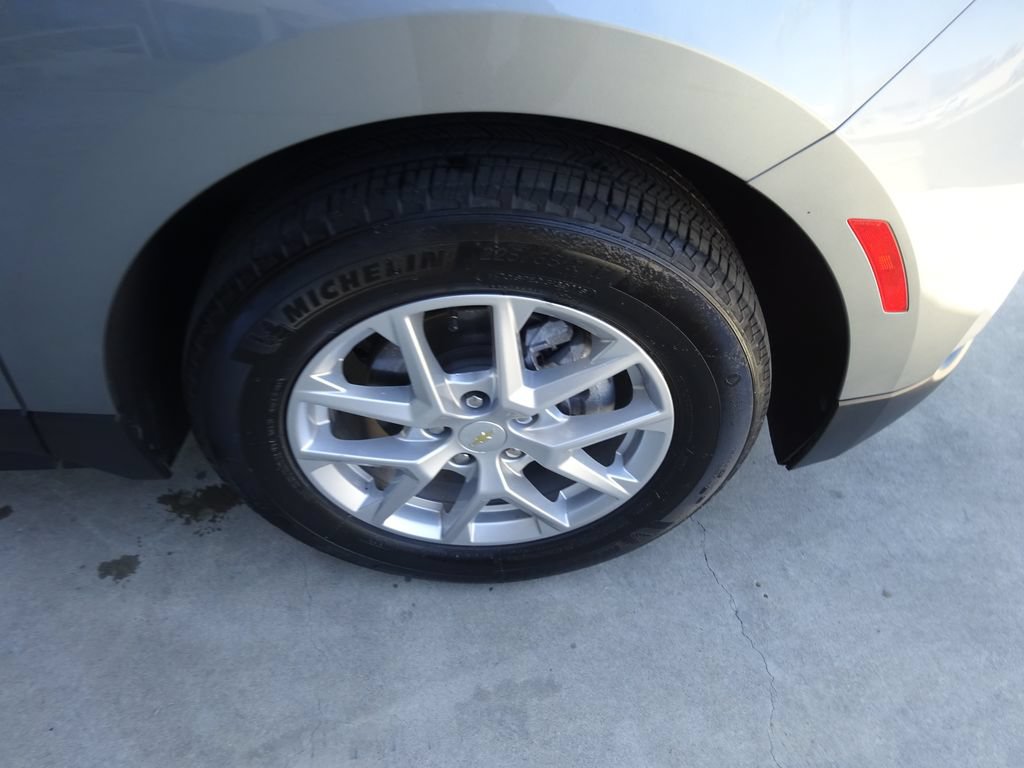 Certified 2024 Chevrolet Equinox LT FWD image 11
