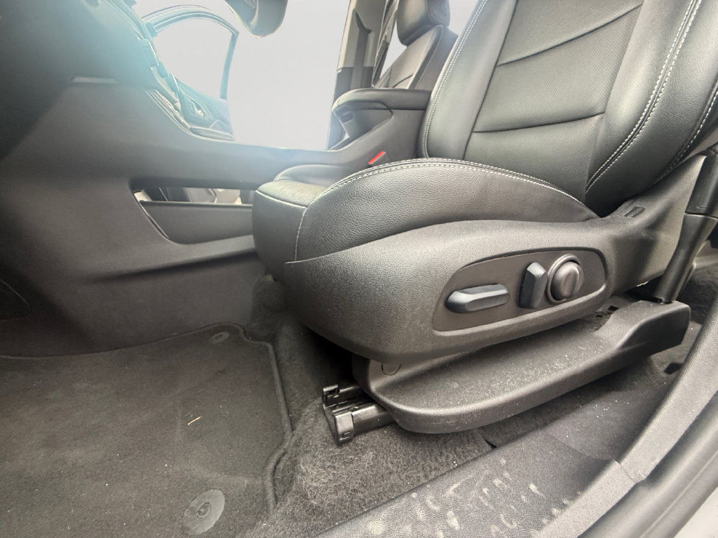 Used 2024 GMC Terrain SLT AWD/4WD image 23