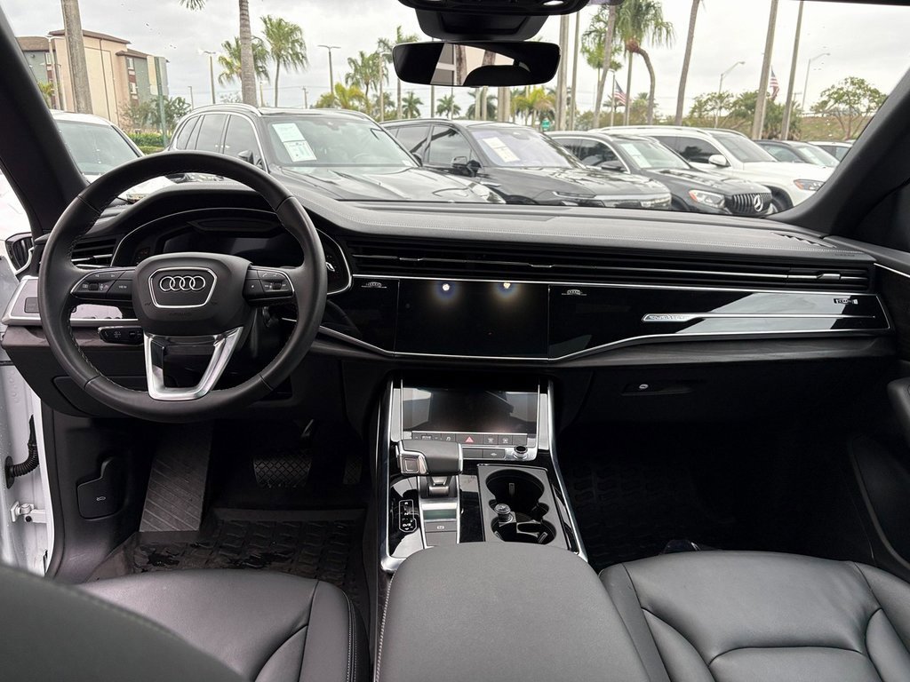 Used 2023 Audi Q8 Premium image 23