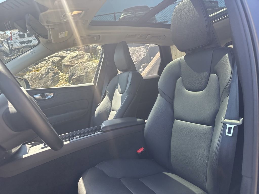 Used 2025 Volvo XC60 B5 Plus AWD/4WD image 14