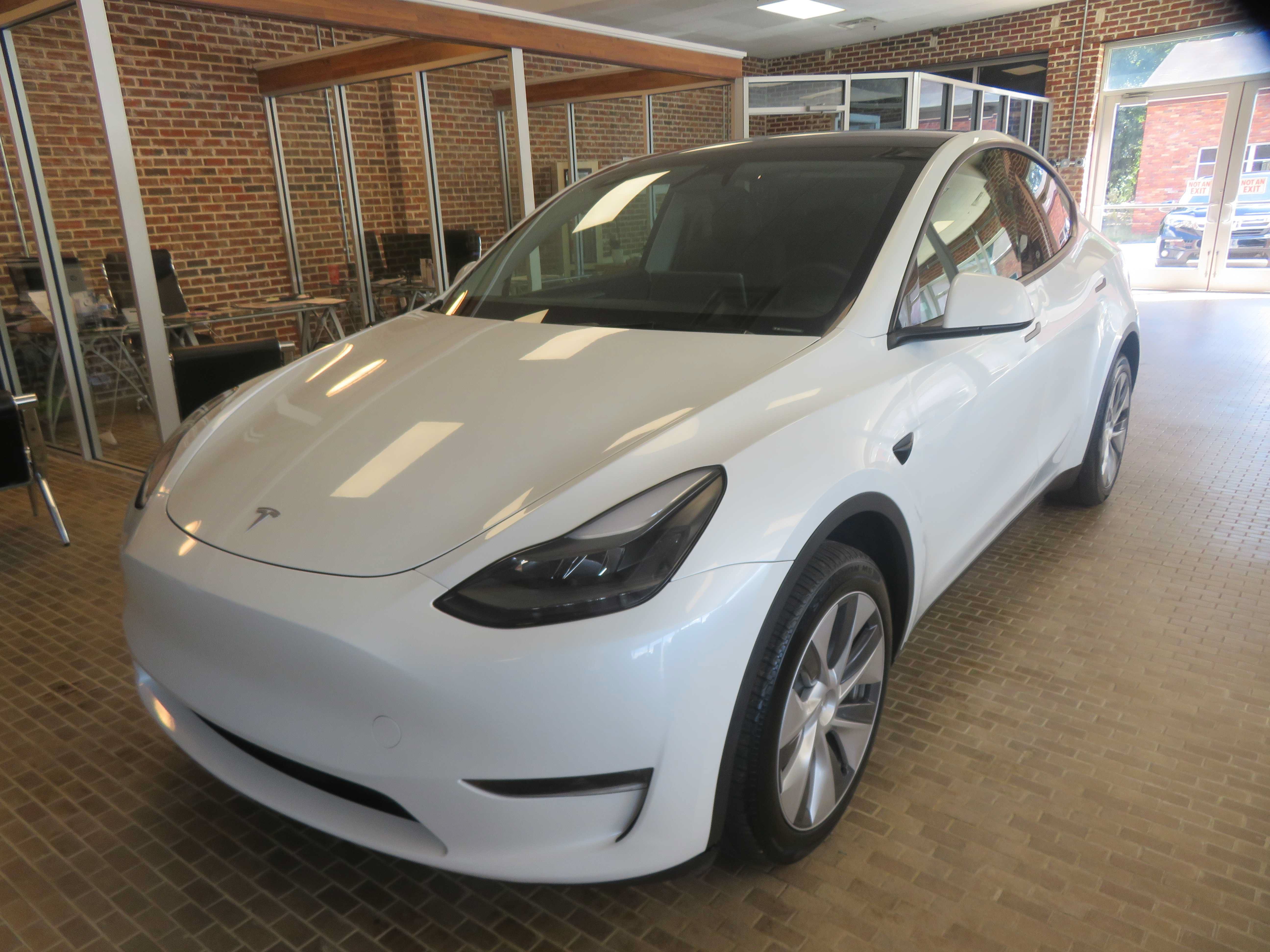 Used 2024 Tesla Model Y Long Range AWD/4WD image 71