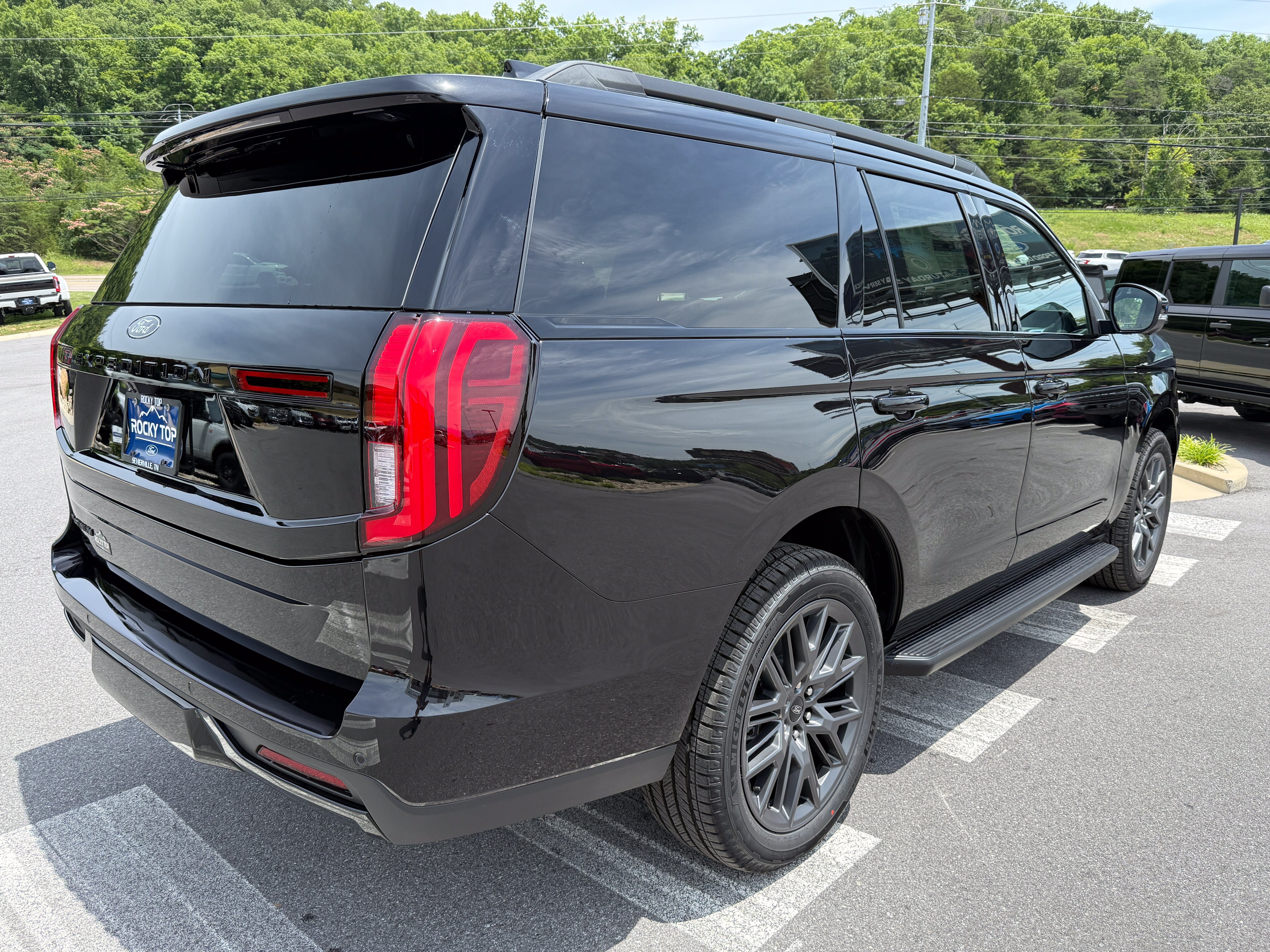 New 2026 Ford Expedition Platinum w/ Stealth Appearance Package AWD/4WD image 5
