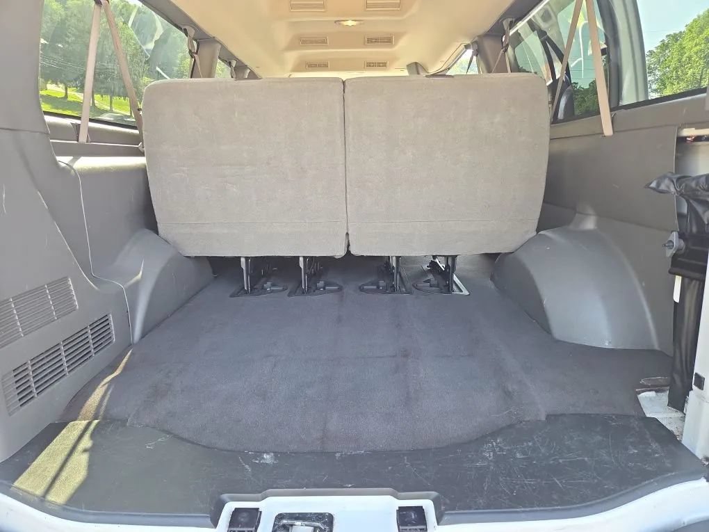 Used 2023 Chevrolet Express 3500 LT w/ LT Preferred Equipment Group RWD image 9