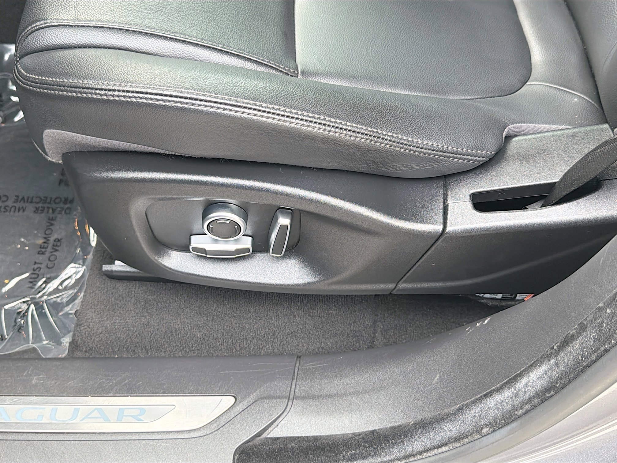 Used 2020 Jaguar F-PACE Premium image 17