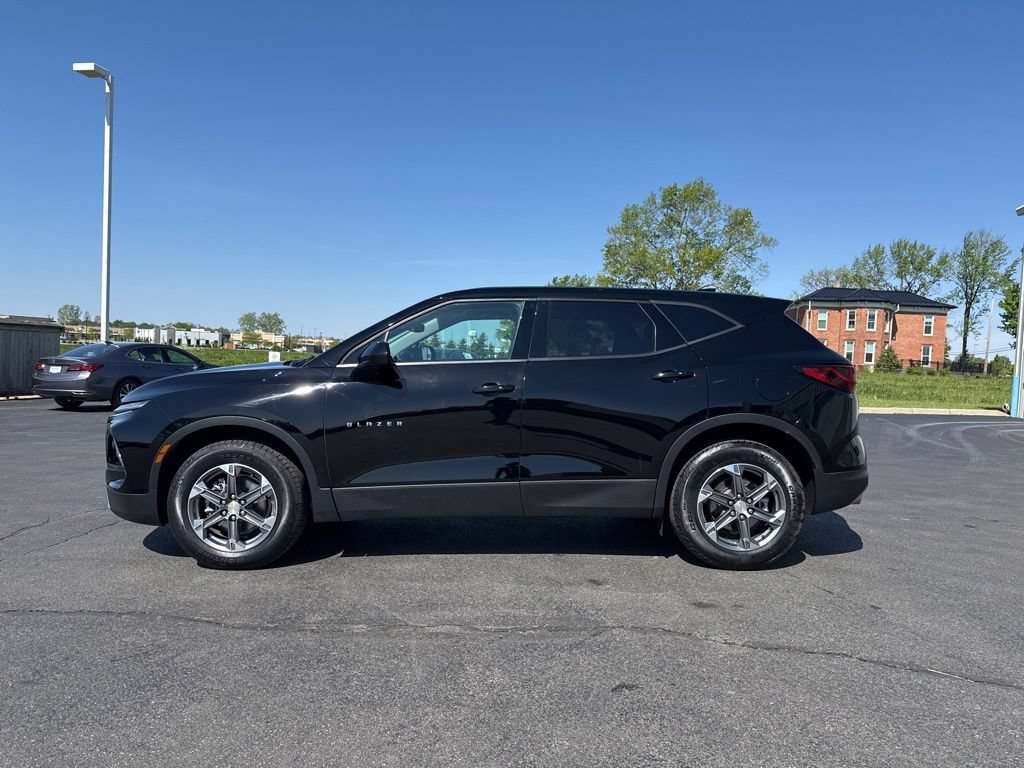 Used 2023 Chevrolet Blazer LT AWD/4WD image 2