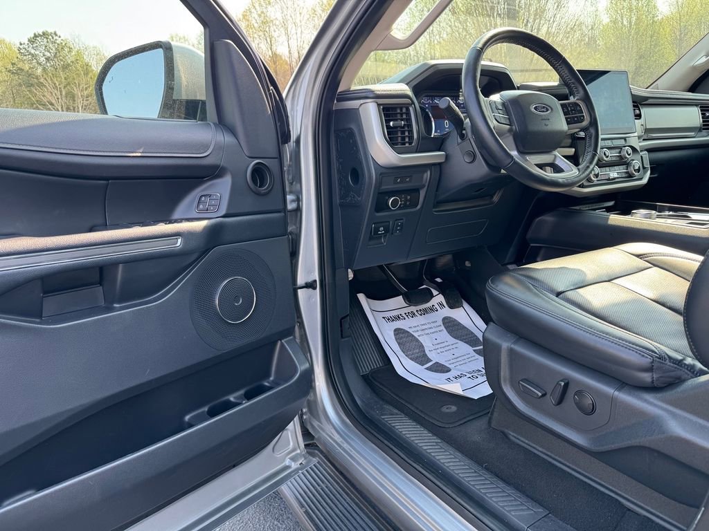 Used 2024 Ford Expedition XLT image 15