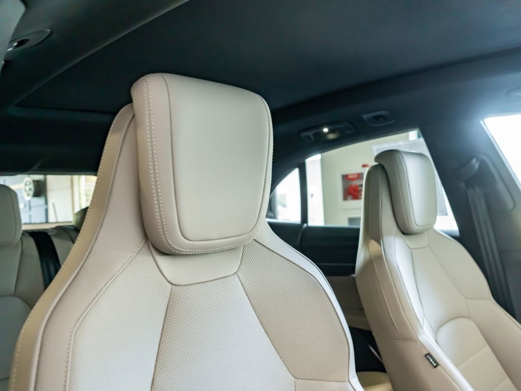 Certified 2025 Porsche Macan 4S Electric AWD/4WD image 30