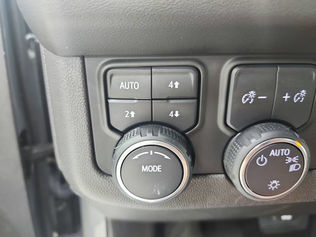 Used 2023 Chevrolet Suburban Premier AWD/4WD image 30