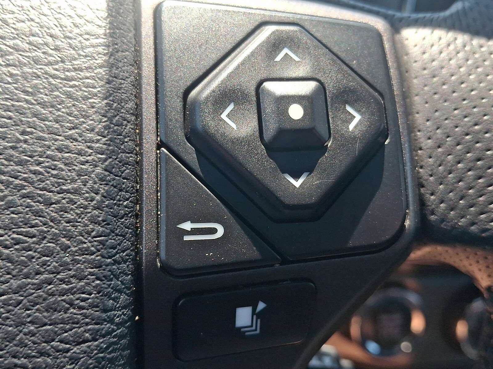 Used 2016 Toyota Tacoma TRD Sport w/ Premium & Technology Package AWD/4WD image 21