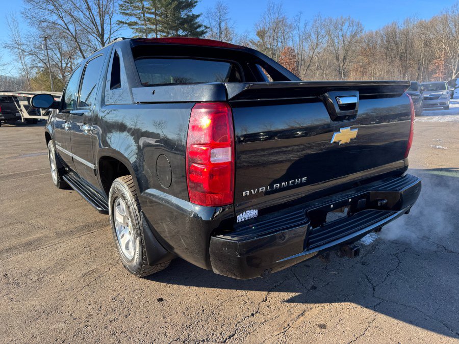 Used 2012 Chevrolet Avalanche LTZ image 3