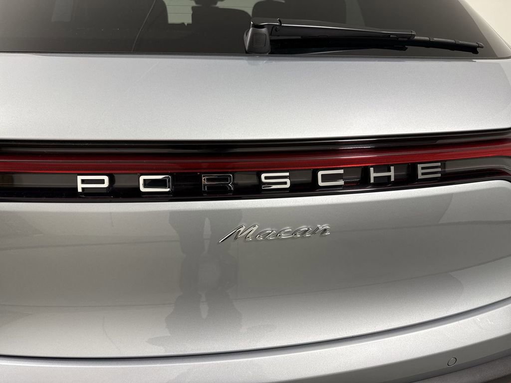 Certified 2025 Porsche Macan image 19