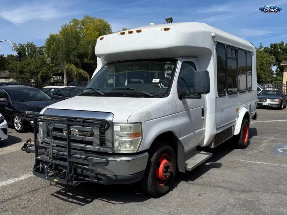 Used 2015 Ford E-350 and Econoline 350 Super Duty RWD image 2