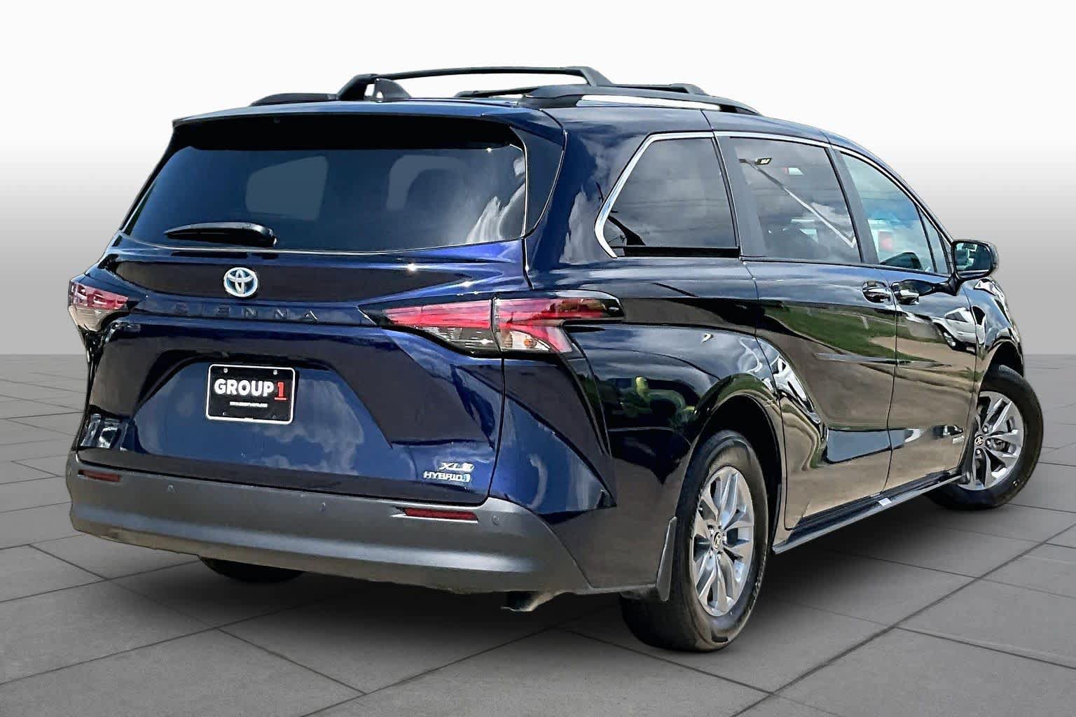 Used 2021 Toyota Sienna XLE FWD image 13
